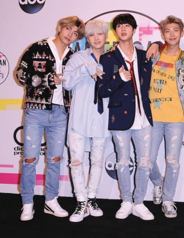 Книга BTS: КОРОЛІ K-POP / Елен Браун, Гелен Браун (українською)